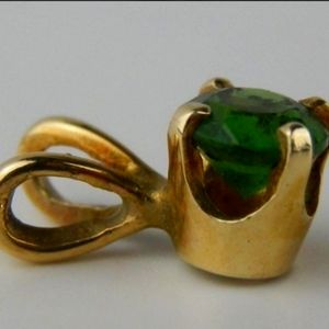 Emerald pendant 14k solid yellow gold